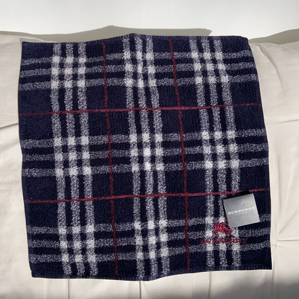 Burberry hand towel set